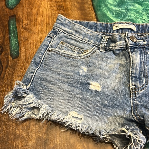 Free People Denim Distressed Women's Blue Jean Shorts, W26, length 11” - Picture 3 of 6